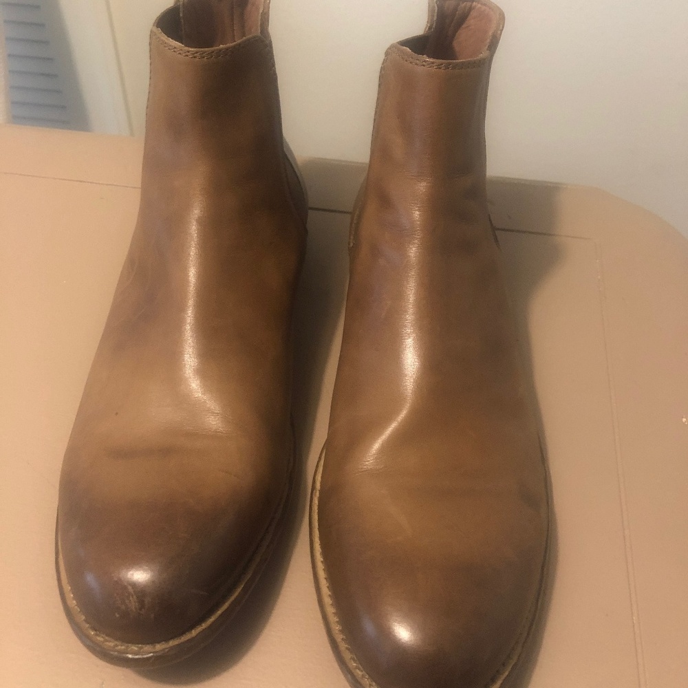 Men's brown leather boot